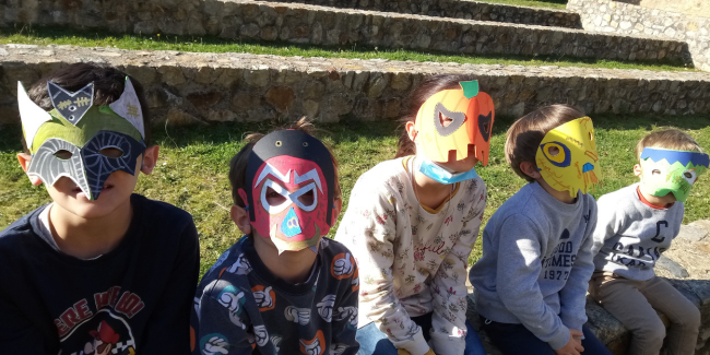 Atelier "Masque de la frousse", dans le cadre de la programmation de la Frousse du Manoir de la Cour