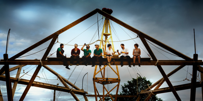 Chantier ! La tournée du coq, théâtre de rue aux Quinconces 