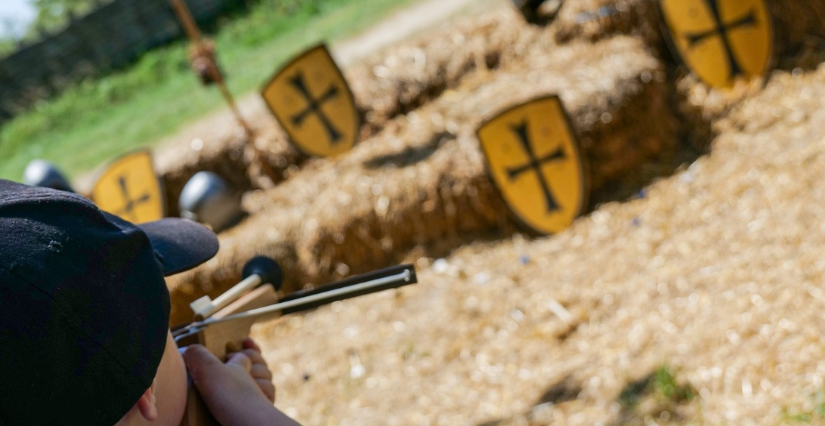 Atelier mercredis des familles "Apprentis chevaliers", au Manoir de la Cour
