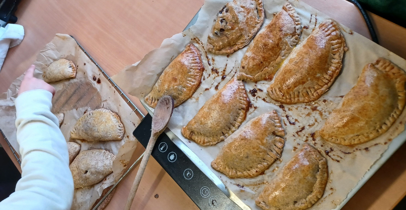 Atelier mercredis des enfants "Cuisine médiévale", au Manoir de la Cour